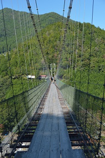 上野地の谷瀬のつり橋です。