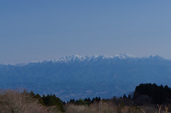 剛山の展望台から見た大峰山の景色